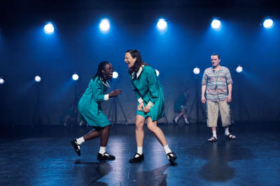 Nancy Ofori, Linda Kunze Nahlin och Isak Elwin. Foto Carlos Zaya.