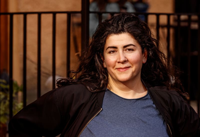 Farnaz Arbabi, en av Unga Klaras två konstnärliga ledare. Foto: Mats Bäcker.